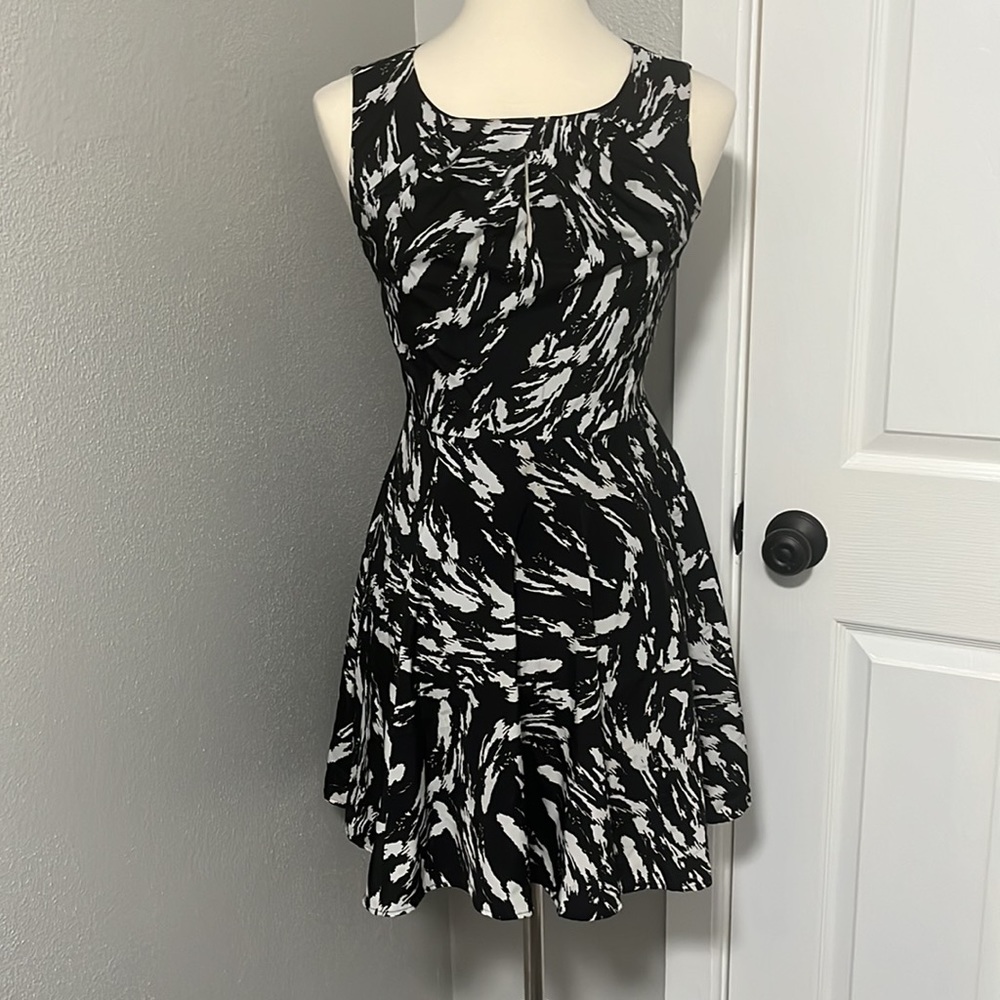 Express Cowl Sleeveless Printed Dress with High Keyhole Neckline